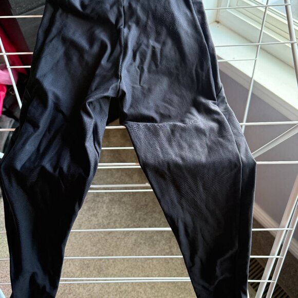 Lot of 2 Matte Black Pocket Leggings Blackmilk - Picture 4 of 8